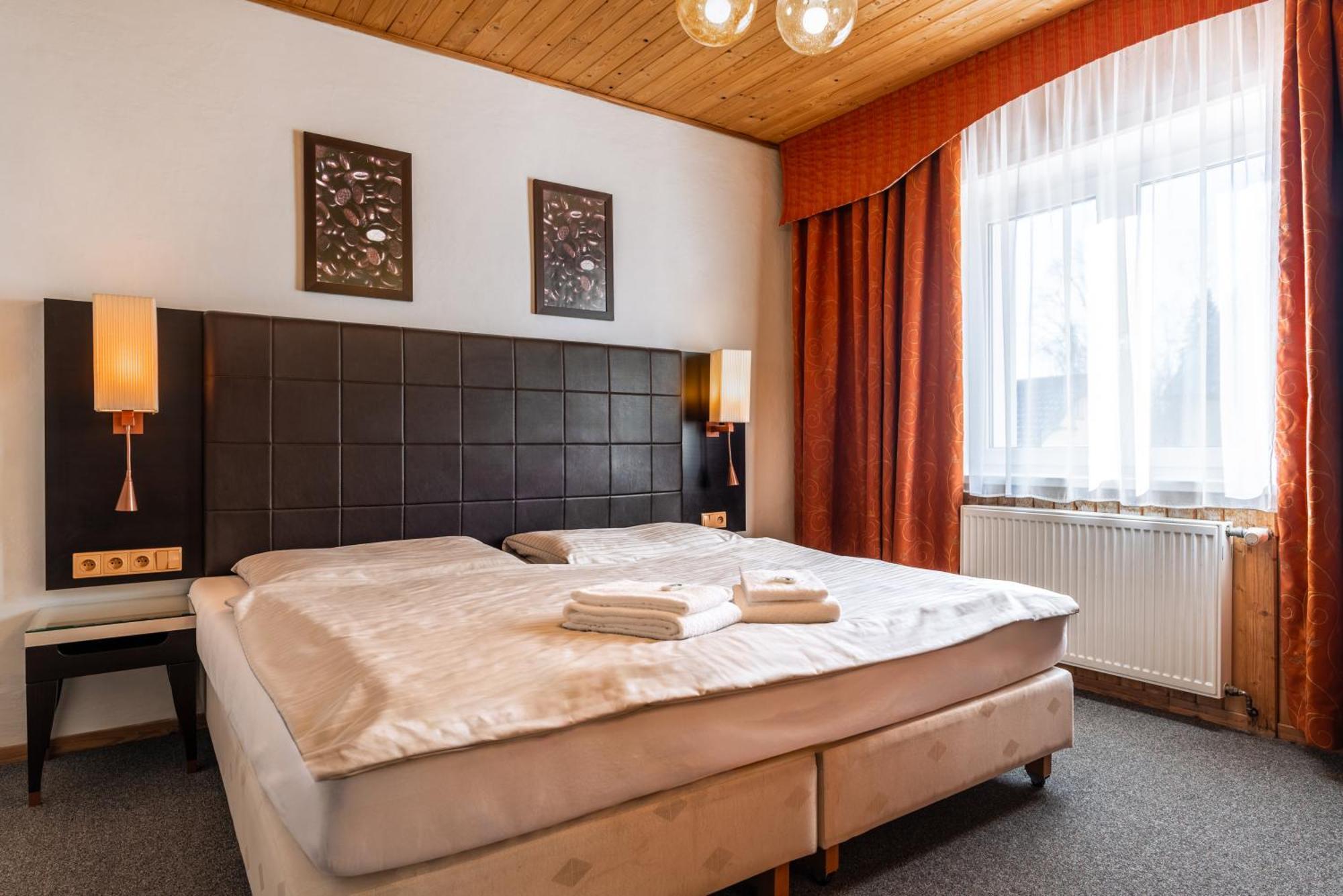 Hotel Schwarz Nové Hamry Extérieur photo