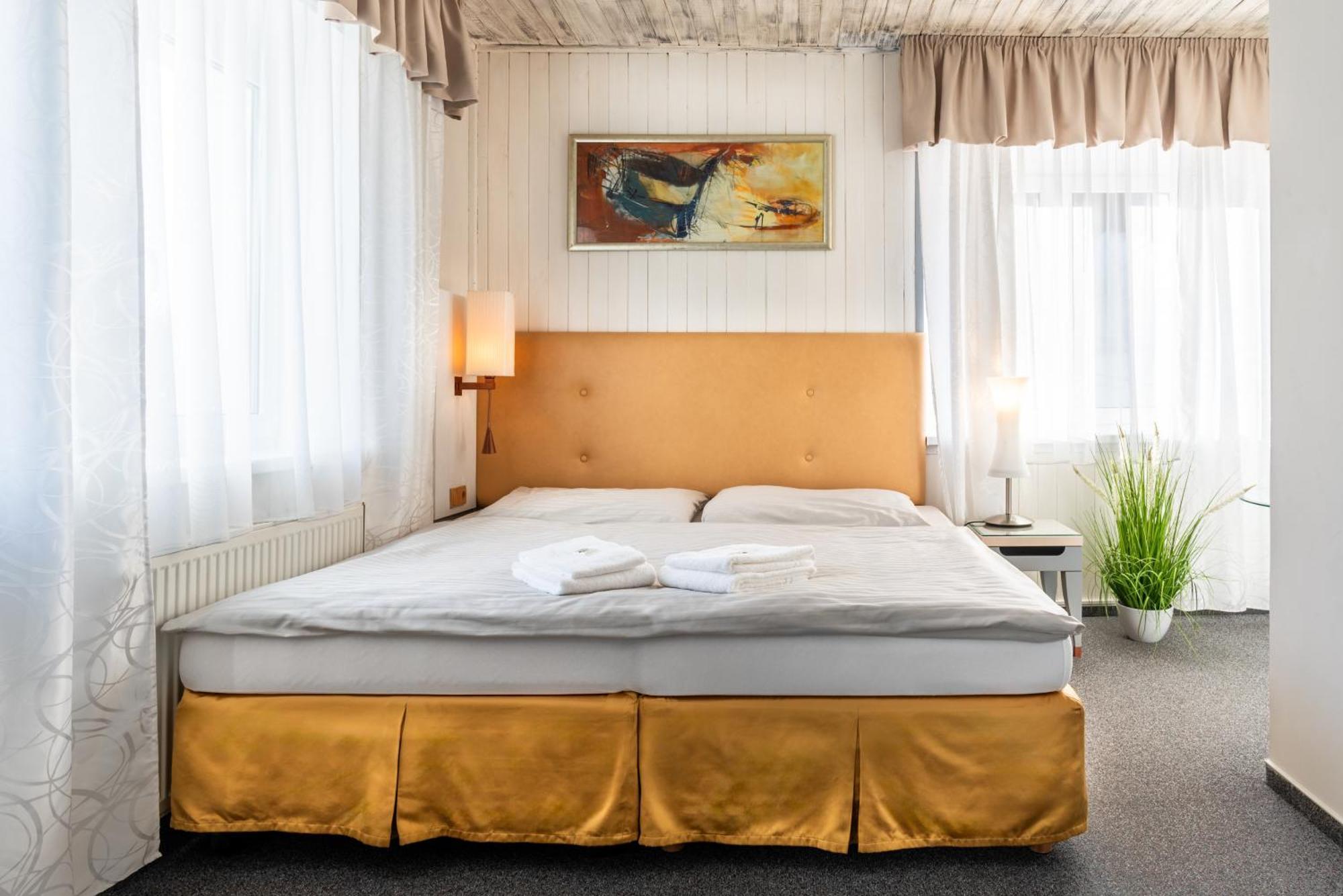 Hotel Schwarz Nové Hamry Extérieur photo